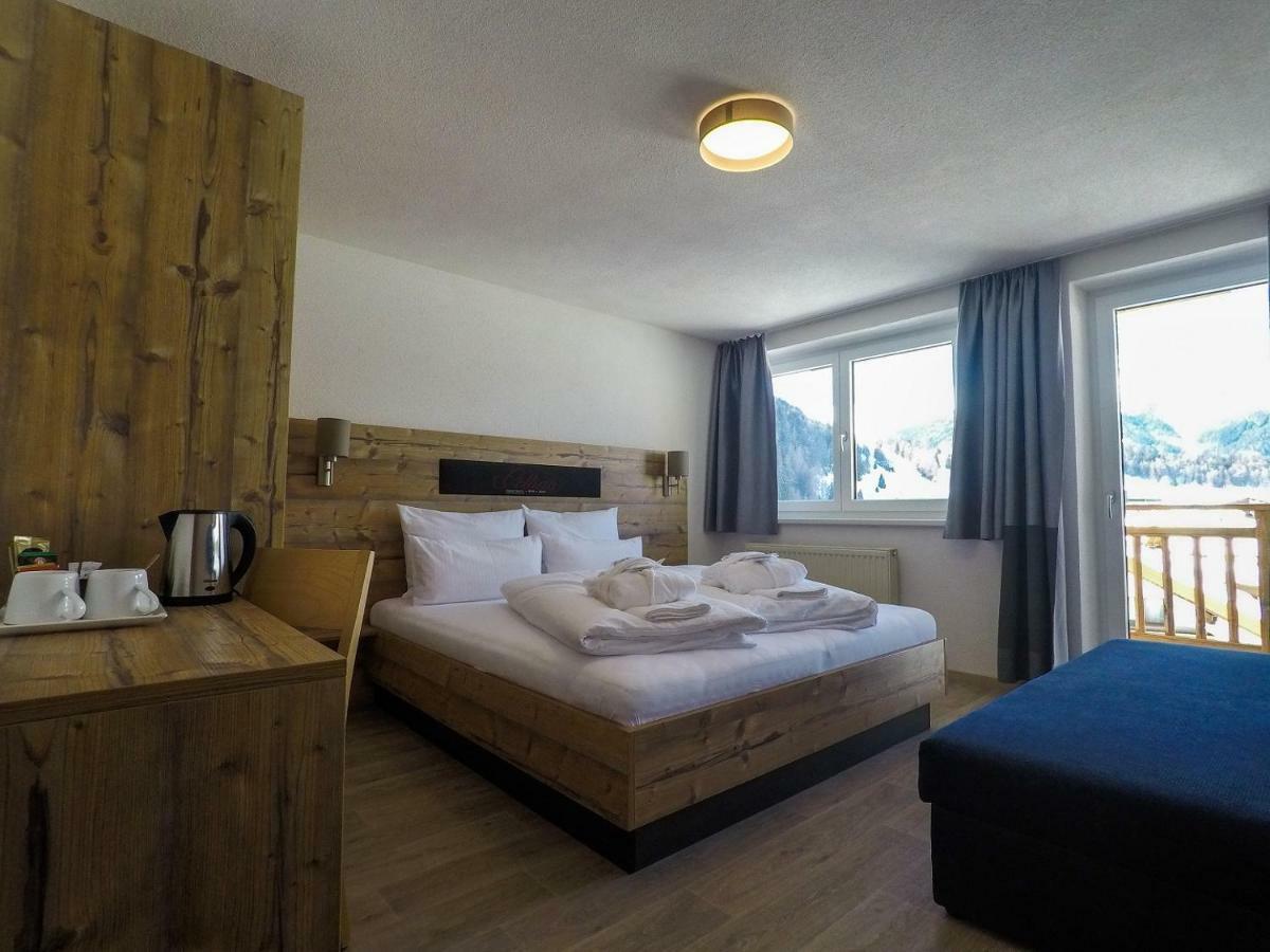 Collina Hotel Garni Nauders Exterior photo
